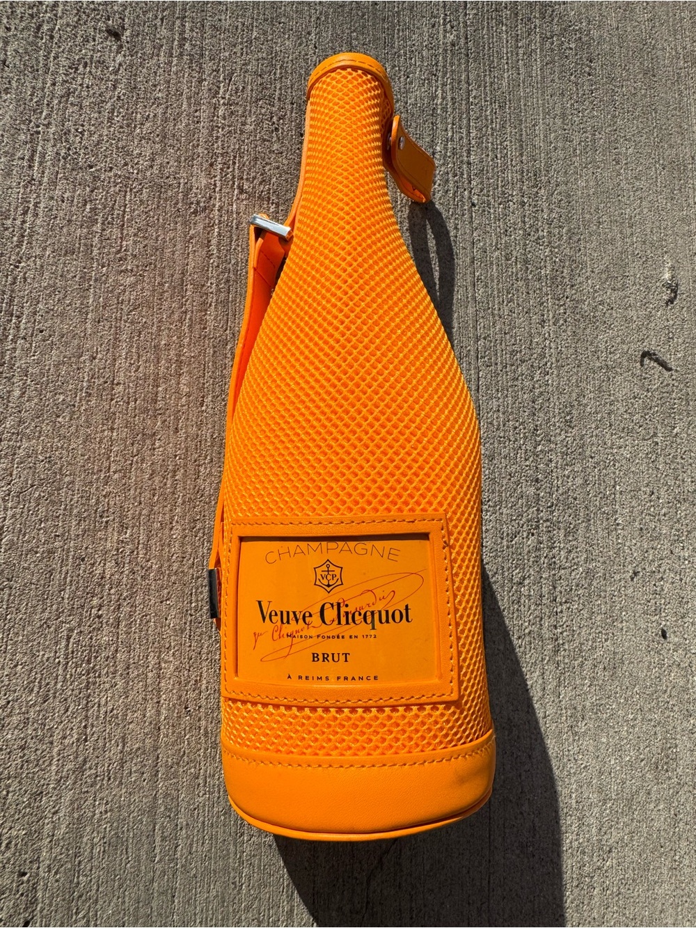Veuve Clicquot Champagne Brut Insulated Bottle Holder Zipper Handle Orange